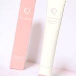 エクイタンスからホワイトロジー エッセンスが届きました♥3つの有効成分がシミ発生ルートにアプローチする追跡型美白美容液です(´∀｀*)乳白色のこっくりテクスチャーでスルスルとなめらかに伸びる美…のInstagram画像