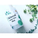 ボタニカルモイスチャーローションさわやかな優しいパッケージ。モイスチャーだけど、サラッとしていて気持ち良い。。シトラスハーブの香りが癒されます♡#botanical #ボタニカ…のInstagram画像