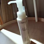 ．バストケアクリームとして最近使ってるのがこれです💓．エラスチン、ボルフィリン、アディフィリンといったバストケア成分が入ってるクリームで、いい香りだからリラックスもできます💓．血流…のInstagram画像