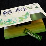 純藍株式会社『濃い藍の青汁』藍は、言わずもがな。藍染めに使われる、蓼藍（だであい）のことです。近年の研究で、藍に含まれる特殊なポリフェノールに身体に嬉しいさまざまな作用が期待で…のInstagram画像
