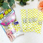 気になる毛穴をキレイにしてくれる洗顔！パパインとリパーゼで毛穴汚れや皮脂汚れをスッキリ落とします。グレーの粒入りの粉でびっくり！この粒は炭の粒で毛穴の汚れを吸着してくれます。…のInstagram画像
