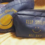 頂いたのはこちら☟☟☟株式会社カリンピア様から🎁💕☻300円均一などプチプライスなアイテム🙌☻オープン記念の「スマイル柄サブバッグ＆ポーチ」☻カバンの中整理できる🙋🏼‍♀️…のInstagram画像