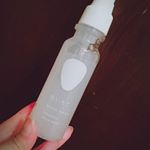 WHITE ICHIGO様から新商品をいただきました💛🍓.ミストだけどジェルっぽいので、密着して潤いもしっかり(^-^)/メイクの上から使えば、化粧のもちが良くなる感じ😁かわいいボトル…のInstagram画像