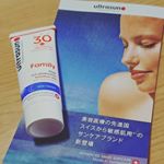 スイス発　敏感肌を考えぬいた肌に優しい日焼け止め《ultrasun》をお試しさせて頂きました🙋軽いテクスチャーで伸びが良し✨しっとりしてるのにベタつかないから化粧下地として塗ってます🎵香…のInstagram画像