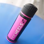 靴擦れを防止するスプレー「プレヒールズ」。出かける前にシュッと足にスプレーするだけで、透明なバリアを作ってくれて、靴と足の摩擦を軽減して靴擦れを防止するというもの。持ち運びに便利な小さなス…のInstagram画像
