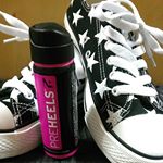 新しいスニーカーとプレヒールズ( @preheels_jpn )👟靴を履く前に靴擦れしそうだなーと思う場所にスプレーすると、透明な皮膜が出来て足をカバーしてくれるので、足が痛くなる心配をしなくてい…のInstagram画像