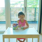 ユーワさんから青汁いただきました♡パッケージ見るなりもえたんは｢のみたーい！！！｣と大興奮🙌🏻✨フルーツ大好きだもんね🍇🍓🍑🍉不足しやすい鉄や葉酸が入ってるので、牛乳で割って飲みました🥤…のInstagram画像