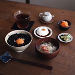 Japanese style breakfast・海苔たっぷり卵かけご飯・ゴボウとキャベツとトマトの味噌汁・ジーマーミ―豆腐・きゅうりの梅肉和え・人参ラぺTKGはうまい。 …のInstagram画像