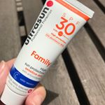 子供から大人まで、だれもが使えるベーシックな全身用日焼け止め「アルトラサン ファミリー ＳＰＦ３０」をお試し中です♪アルトラサンはスイス生まれのサンケア専門ブランドが敏感肌のために開発した製品で…のInstagram画像