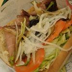 大好きな、ローストビーフ　～プレミアム製法～ 😍😍. しっとり柔らかくって😆、ジューシーなお肉がたまりません❗❗.夏野菜たっぷり、わさび醤油ソースで、あっさり❗がっつり🍖贅沢気分味…のInstagram画像