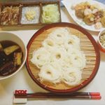 #今日の晩ごはん◆#なす入りつけ汁そうめんごま油で焼いたなすを#ホシサン極みだし でだしをとり、酒、みりん、砂糖、醤油のつけ汁に入れました。そうめんは冷たくつけ汁は温かいです。だしの旨味がしっ…のInstagram画像