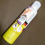 サロンフット　角質ピーリングスクラブバスタイムにやさしく角質ケアできる足用のスクラブ剤。角質除去、ニオイ汚れ、保湿の3つの機能が１本に。天然由来スクラブ配合のディープクリア処方で、古い角質だけ…のInstagram画像