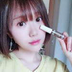 ．ニューアイブロウ💓．キングダムのパウダーリキッドアイブロウです。パウダーリキッド…？パウダーなのにリキッド…？という不思議なネーミングですが、リキッドのアイブロウで、描くとパ…のInstagram画像