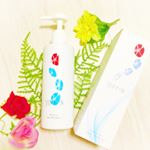 ハイビスカス🌺ヘアシャンプー普段頭皮までなかなか洗えませんが、こちらのシャンプーは頭皮までしっかり洗うことができ、髪に潤いを与えてくれました😆💓 ・無添加なので安心して使用できます。…のInstagram画像