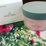 *ROSELABOのナチュラルオフバームR🌹W洗顔不要でアイラインやマスカラもキレイに落ちます✨手の温もりで溶けていき、優しく包み込むテクスチャーでマッサージもできます💕バラの香りに癒…のInstagram画像