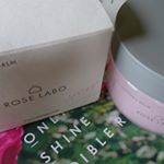 固形なのに肌に乗せたらとろけます❤️マスカラもしっかり落としてくれるしローズの香りに包まれるのでお勧めです✨#ROSELABO #スキンケア #食べられるバラ #エディブルローズ #女子力アップ #ナ…のInstagram画像