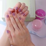 今日は #nailsinc  新しい色に変えてもらって ''EB ジュエリースティッカー'' で自分で完成させてみたよ🐰🎀✨..シールを貼るだけでシンプルな手元を華やかにしてくれる！こんな…のInstagram画像