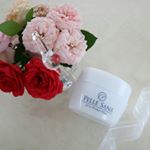 美白×シミ対策に❇ペレサナ 薬用オールインワンジェル😌🌸💓 ２種のセラミド、ヒアルロン酸、12種類の植物エキス等が配合された、流れ落ちそうなテクスチャーで密着&浸透😌🌸💓 洗顔後これ１つで終了なの…のInstagram画像