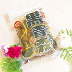 黒にんにく🌱黒にんにくってなんで黒いの？って思う方が多いと思います🤔白いにんにくをじっくりと時間をかけて熟成させると、黒にんにくになるそうです。1日1片、そのまま夜に食べています🌈味は普…のInstagram画像