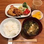 ..#こどもごはん.＊ホシサン☆火の国海苔と豆腐のお味噌汁＊アジフライ＊キャベツブロッコリーマカロニツナサラダ＊ミニトマト＊ごはん＊マンゴー .. . モニ…のInstagram画像