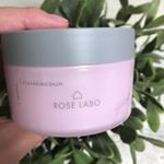 引き続き、ＲＯＳＥ ＬＡＢＯの「ナチュラルオフバームＲ」をお試し中です♪食べられるバラを使用したオリジナルスキンケア商品なんだそうです。Ｗクレンジング不要固形バームが体温でとろけて…のInstagram画像
