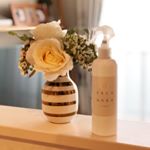 このオシャレなボトルは水のような成分で身体にやさしい【SALAMORE(サラモア)】と言う消臭・除菌スプレー💡次亜塩素酸水で出来ており、小さい子供やペットがいる環境でも安心して使用することが出…のInstagram画像