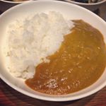 🎁のカレー♡さっそく食べてみた🎶普通に…ご飯＆カレー🍛うまうま♡普段あんまり、レトルトカレーは食べないけど、これはいいかも( •̤ᴗ•̤ )残りは、アレンジして食べよ～🎶…のInstagram画像