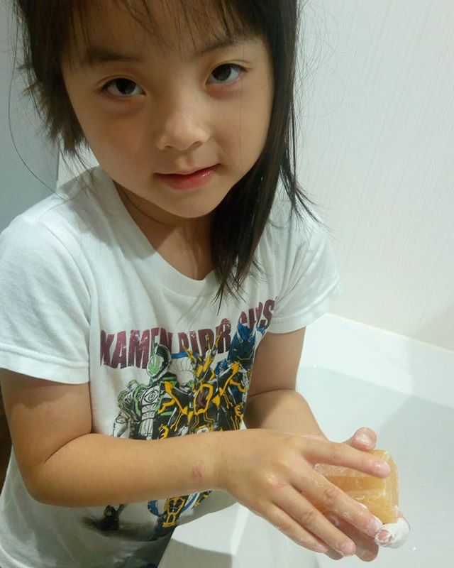口コミ投稿：スイートオレンジ石鹸。使い込んだのでだいぶ小さくなりました。娘もこの香りとても…