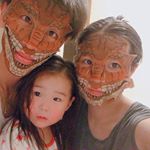.おもしろいパック🤣✨ひなの反応、なんで恐竜やねん🤚やって。笑笑.拓也くん似合いすぎちゃう？笑そんなパパは明日から6連休🌟我が家の夏休み🌻スタート！.#恐竜 #…のInstagram画像