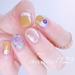 レトロフラワーネイル💜 .マスタードカラーは苦手意識があって持ってなかったけど、Paのはシアー感があるかは重くならなくて使いやすかったです😍✨ .まだまだ暑いけど、ネイルは秋感🌰💕笑 …のInstagram画像
