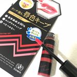 ボンボン　ティントグロスを使ってみましたベタベタしないサラッとした付け心地食べても飲んでも色落ちしないティントグロスですカラーはピュアレッド塗りやすいフロッキーチップ美容液成分90…のInstagram画像