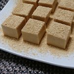 豆乳ときな粉は、もう…健康にも美容にも持ってこいよね(*^^*)なので、ヘルシーに！だけどきな粉濃い目で濃厚に和風プリンを作りましたよ～簡単な手順アガー大さじ1、砂糖大さじ1、きな粉大さじ…のInstagram画像