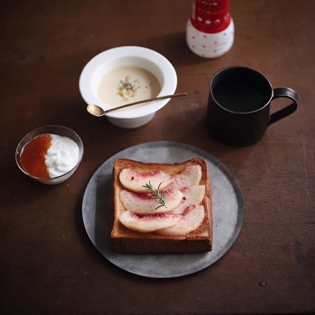 口コミ投稿：おはようございます。今日から現実😭桃トースト食べて頑張ります。#onmytable  #onthe…
