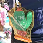 先日のモンプルで大活躍したこちらの防滴ポーチをモニターさせて頂きました👶🐒 お金とスマホを入れていましたが濡れずに安心💓しかも、かわいくて、300円という安さ💮防水ではありませんが、少…のInstagram画像