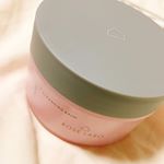 バーム状のクレンジングを使用 するのは初めてでしたが、 ウォータープルーフのマスカラも すっきり落とせて使いやすいので 今後も継続を検討しています。 #ROSELABO #スキンケア #食べられるバラ…のInstagram画像