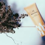@halena_official のオーガニックホットクレンジングジェルでメイクおとしてます。 くるくるしてメイクになじませているとだんだんポカポカしてきます。W洗顔不要なので、夜かなり時…のInstagram画像