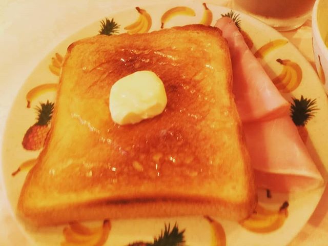 口コミ投稿：#みつばちの詩工房 #大地のアカシヤ #今日の朝ごはん#はちみつトースト ♥1本使い切り…