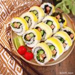 ・・I made a salad roll with yellow fish paste・・こんばんは・・黄色のカニカマ🍋でサラダ巻きを作りました・・レ…のInstagram画像
