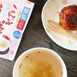 .うめこんぶ茶と五平餅でモーニング♪こんぶの旨味と梅の風味ってなんでこんなに合うんだろう♡すごく落ち着く味！こんぶ茶はやっぱりホットで飲むのが1番！香りがほわ〜とたって風味が増…のInstagram画像