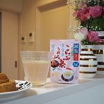 娘達が寝て キッチンリセットもしたので１人時間✨気になっていた 玉露園 様 の【減塩梅こんぶ茶】いただいています😊ジッパー付きで乾燥防止パッケージ粉末でお湯にも水にもサッと溶け、ホットでも…のInstagram画像