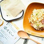ホシサン極みだしを使ってピラフの味付けをしてみました🍳・だしパックをそのまま混ぜ込んだご飯って初めて食べたんですが、だしの風味と削りぶしがしっかり感じられて食べ応え抜群(*´ω`*)・…のInstagram画像