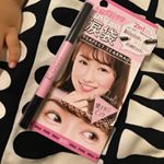 ピメルのパーフェクトティマジック‼️ 簡単に涙袋メイクができるました😚パールピンクのペンシルでうるっとするラインを描いてパウダーで影つけが出来るのでふっくら感を強調出来る✨琴ちゃんもピンクのパ…のInstagram画像