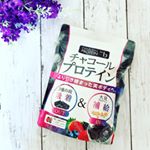 炭のチカラー！！チャコールプロテイン。運動してもなかなか効果が出ないので、まずは身体の中からリセットして、大豆プロテインで綺麗に筋肉をつけたいと思って始めました。ベリー系の味でとっても美味…のInstagram画像