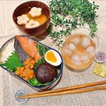 今日のお昼ごはんは#焼き鮭弁当 でした（✳︎簡単レシピはお休みです）・こんな時間ですがおうちで食べたお昼のお弁当の投稿です♩・今週の#ヨムーノメイト @ouccino.jp のお題…のInstagram画像