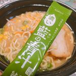 .最近お仕事の時はコンビニ食が多くて😢野菜不足とかカロリーとか全部気になる⚡️から、青汁初めて見たよ(*꒦ິ⌓꒦ີ).しっかりとした色なのに、匂いも味も青臭くなくて、お茶の代わりに…のInstagram画像