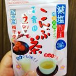 ..減塩うめこんぶ茶(粉末)・内容量45g \300+tax.塩分を30%カットしながらカルシウムやヨウ素などのミネラル分を豊富に含んでいます.梅干しに含まれるクエン酸…のInstagram画像