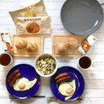 天然酵母パンの冷凍パン リベイクとデルモンテのHACO SALADに目玉焼きで朝ごはん🍳.初めて使ってみたGREEN PAN-グリーンパン-は有害物質を、一切使っていないベルギーのフライパン.…のInstagram画像