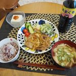 九州熊本の老舗、みそ・醤油醸造元ホシサン株式会社の『あまくち醤油』をお試ししました😊早速 豚の生姜焼きを作ってみました🐷🍴 甘口醤油ですが、甘すぎずコクがあって香り良し👌クセもないのでしっ…のInstagram画像
