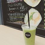 コーヒーセミナーの後は、日本橋にある、delifas!DELIさんで、グリーンデトックススムージーをいただきました😉このスムージーは果物、野菜、スーパーフードを使っていて、抗酸化作用の高いポリ…のInstagram画像