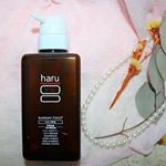 haru　kurokamiスカルプを使っています💞.100％天然由来のノンシリコンシャンプーなんですよ✨.リンス・コンディショナー不要なので、コスパ的にも助かります🌟.…のInstagram画像
